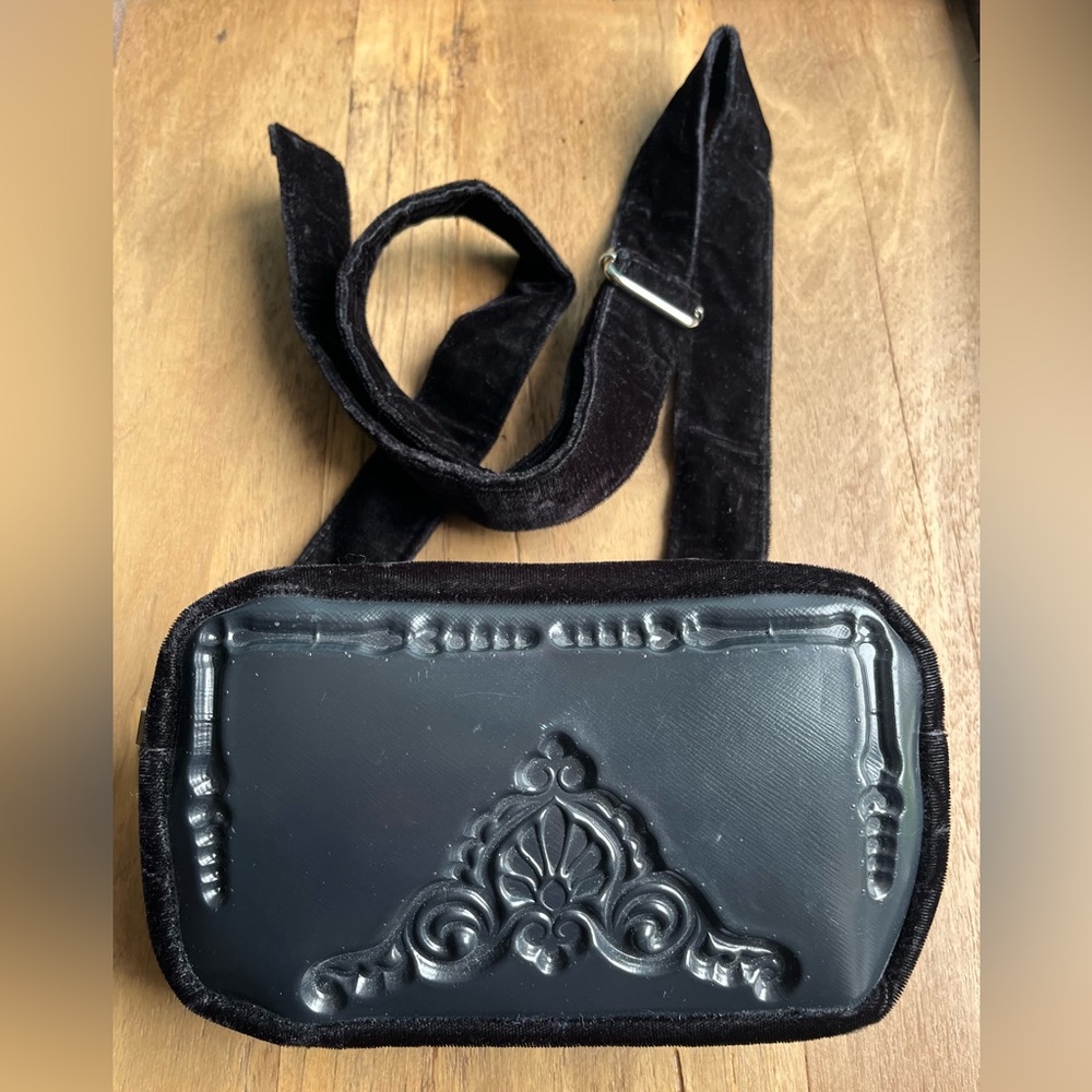 MeDusa Vegan Velvet Belt Bag Black